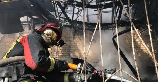 У Харкові рятувальники ліквідували 14 пожеж, спричинених ворожими обстрілами