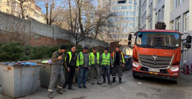 З Харкова безперебійно вивозять сміття