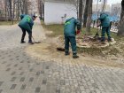Комунальні служби продовжують слідкувати за чистотою парків та скверів