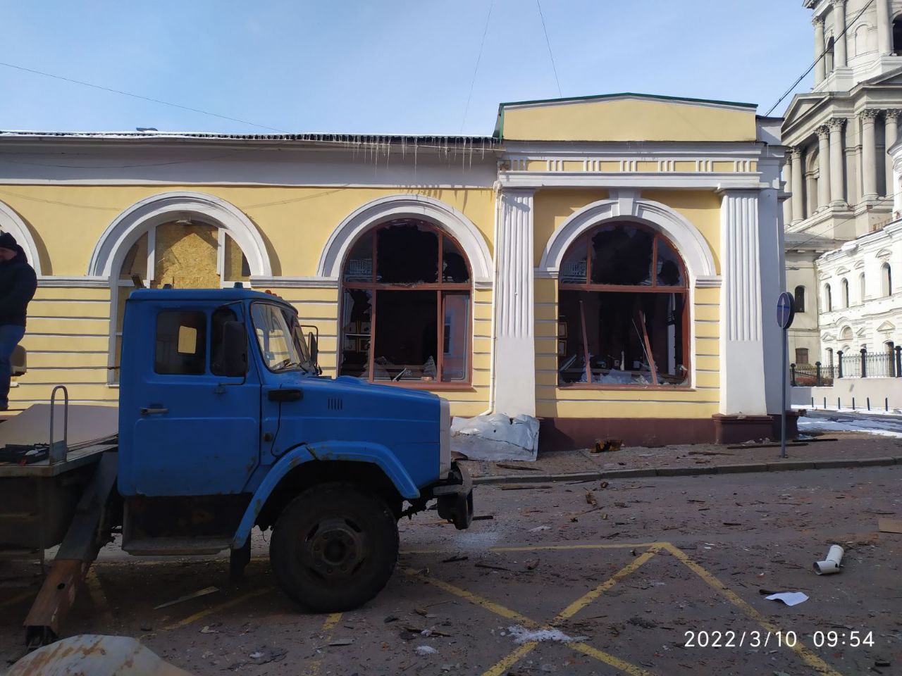«Міськсвітло» ремонтує мережі та допомагає обкладати пам'ятники