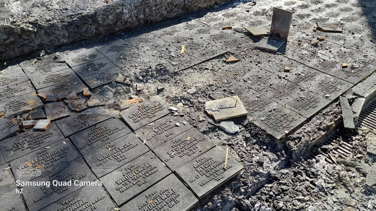 Через обстріли Харкова постраждали дев'ять цвинтарів та Меморіал жертвам тоталітаризму