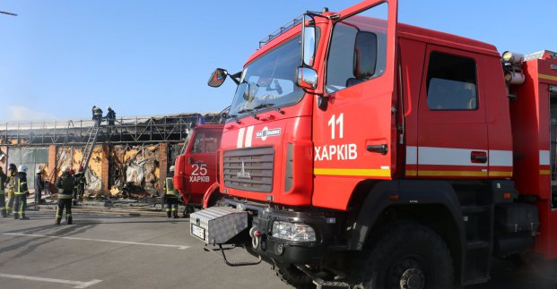 Через обстріли пожежі сталися у сімох районах Харкова 