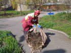 Двірники ліквідують наслідки обстрілів та виконують сезонні роботи