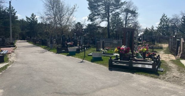 Харків'ян просять поки не ходити на кладовища 