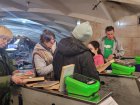 Харківські бібліотекарі роздають книги в укриттях
