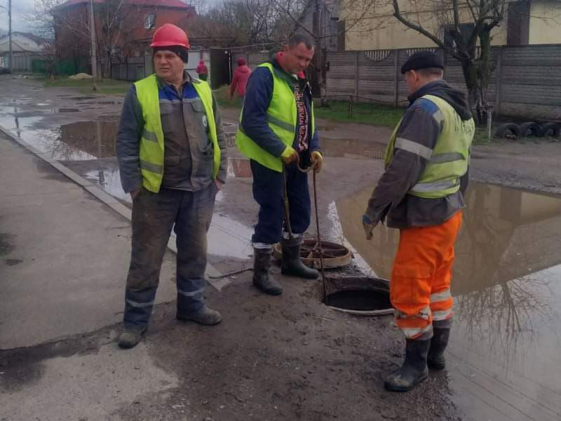 У Харкові оперативно усувають пошкодження на водоводах та контролюють стоки