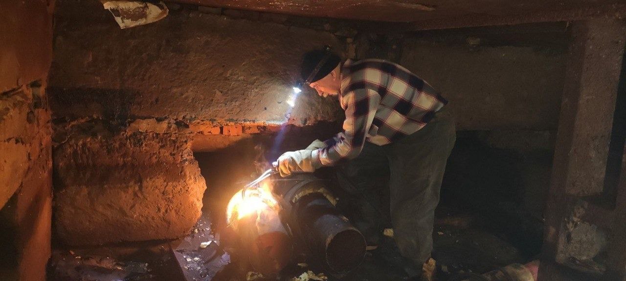 «Теплові мережі» продовжують усувати пошкодження у всіх районах міста