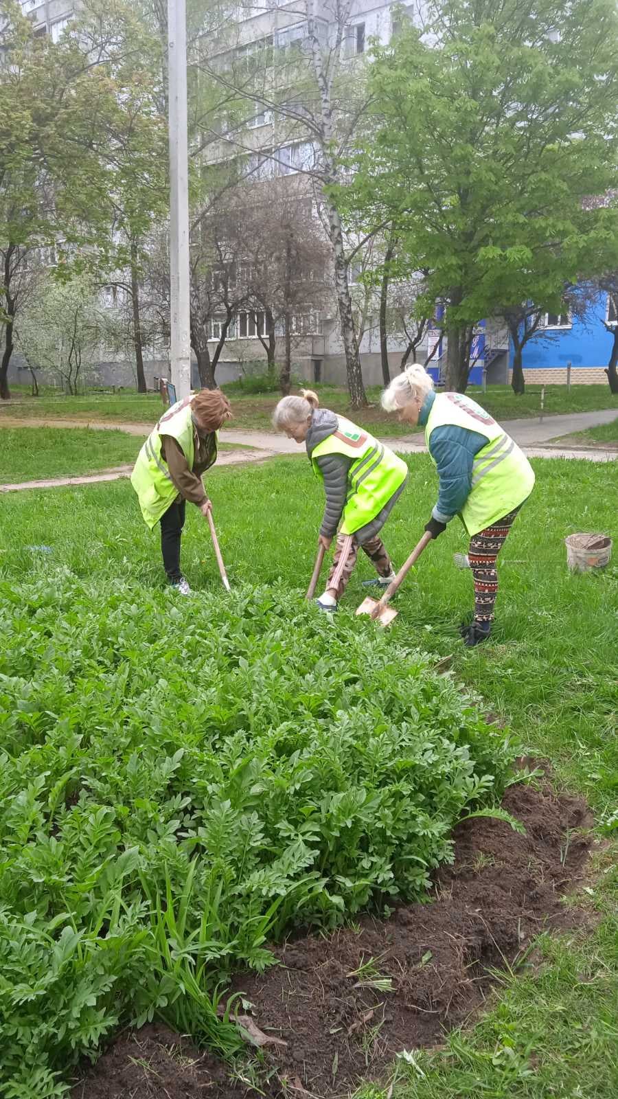 Харківські райони продовжують приводити до ладу після зими та обстрілів