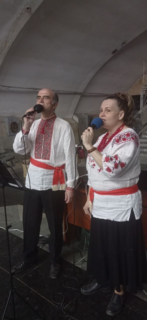 Зустрічі з бібліотекарами та творчі вечори – у харківському метро вирує мистецьке життя