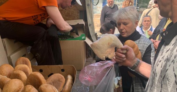 Харків'ян забезпечують продуктами харчування