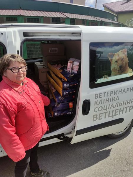 Тваринам з притулку продовжують передавати гуманітарну допомогу
