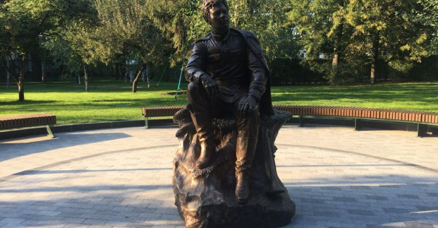 У сад Шевченка повернули пам'ятник Бикову