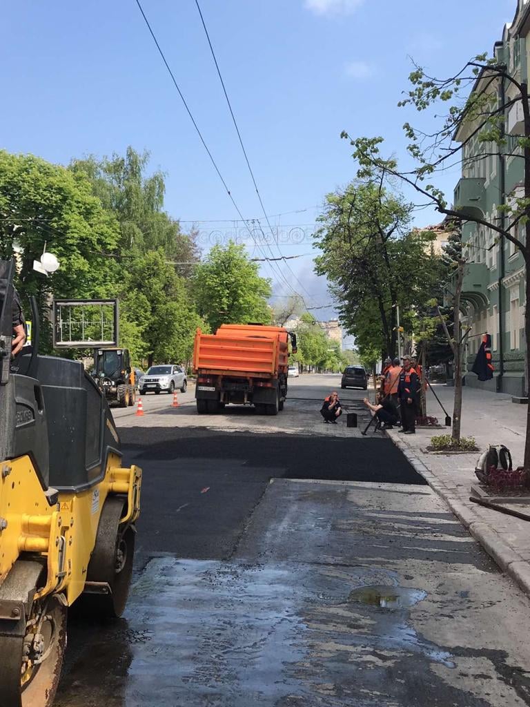 У Харкові ремонтують центральну вулицю