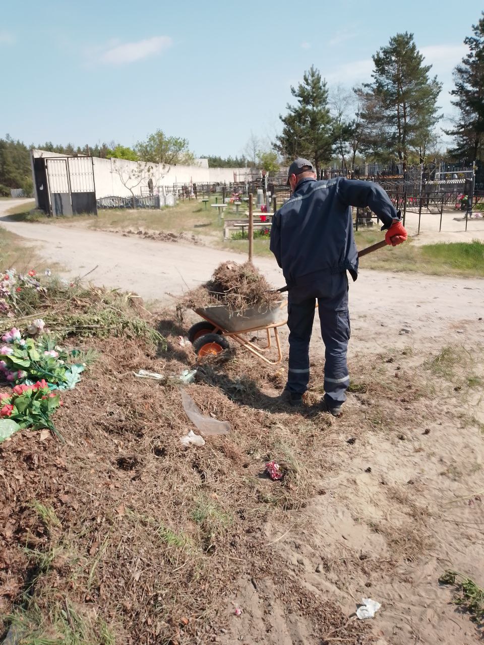 У Харкові стежать за порядком на територіях поховань