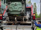 У Харкові працює спецтехніка з вивезення сміття 