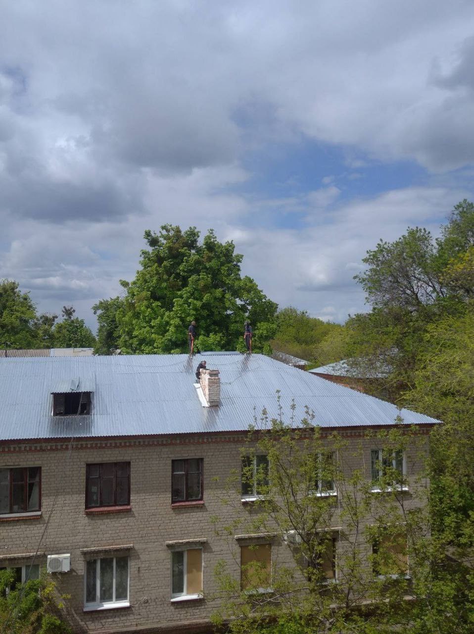 У Харкові пошкодження будинків усувають майже півтисячі будівельників