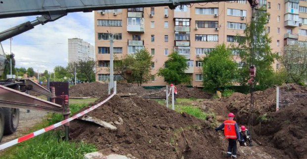 «Теплові мережі» ліквідують наслідки обстрілів на мережах на Салтівці та в центрі міста 