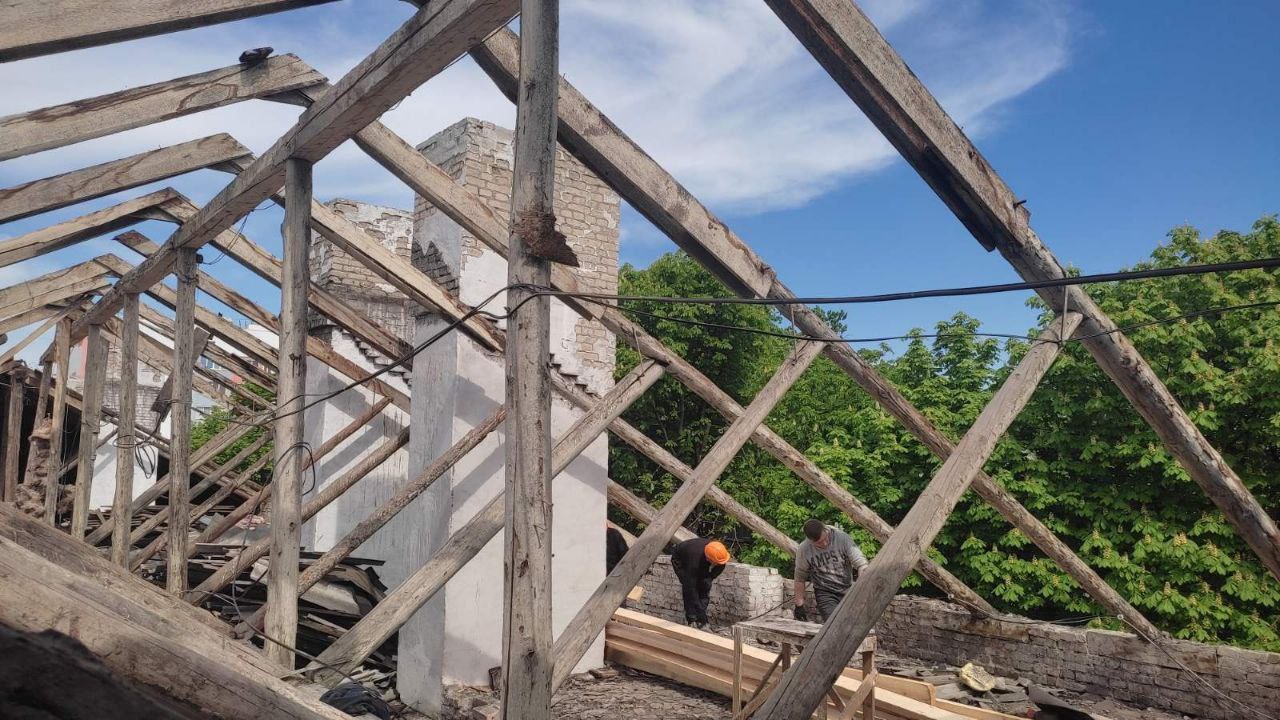 У Харкові тривають відновлювальні роботи
