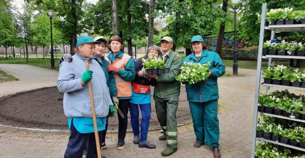 У Харкові садять квіти і приводять до ладу двори