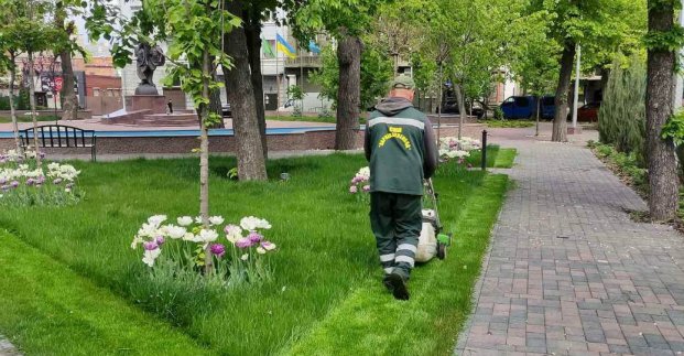 Харківські комунальники продовжують упорядковувати місто
