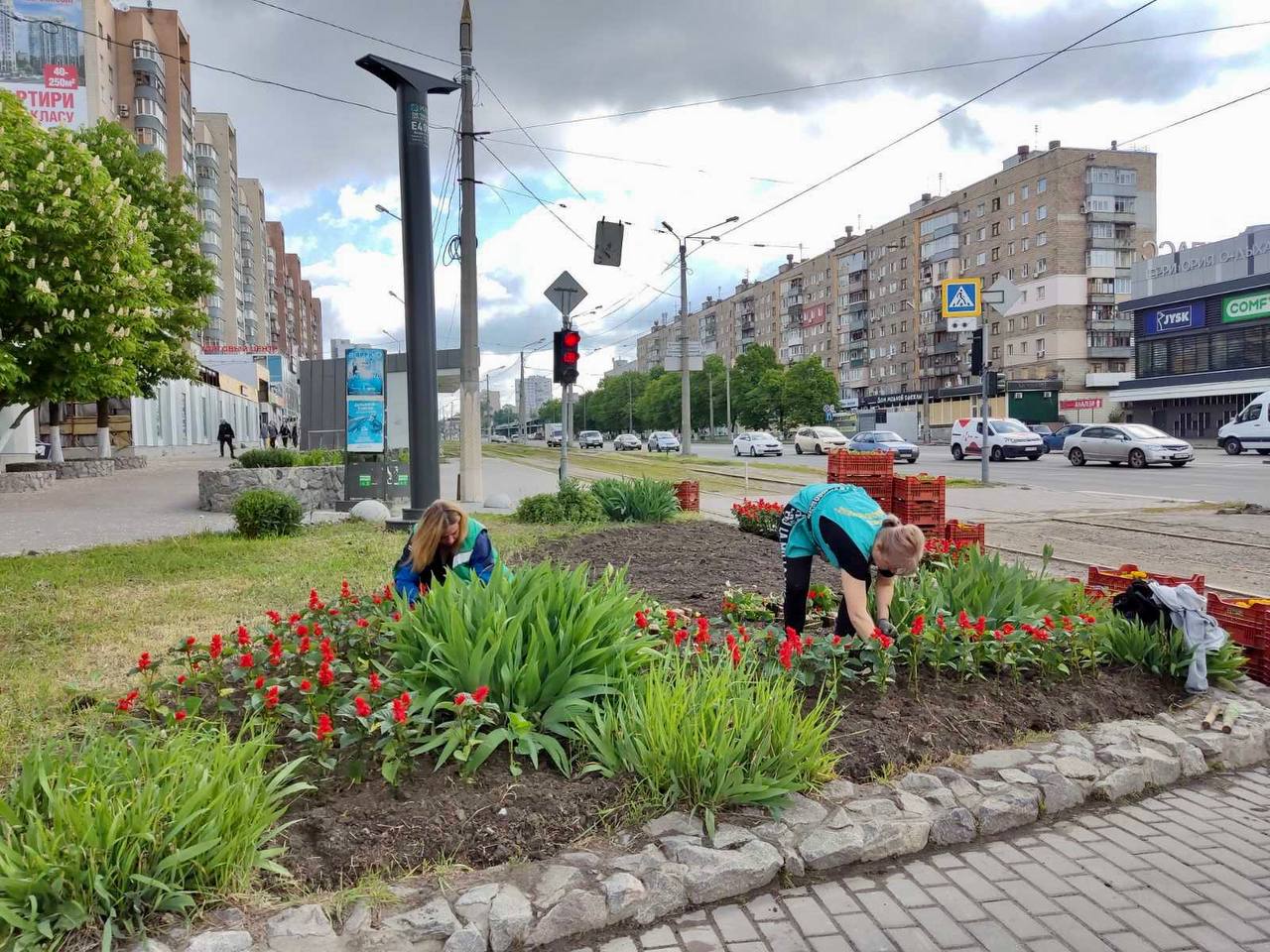 Харківські комунальники продовжують упорядковувати місто