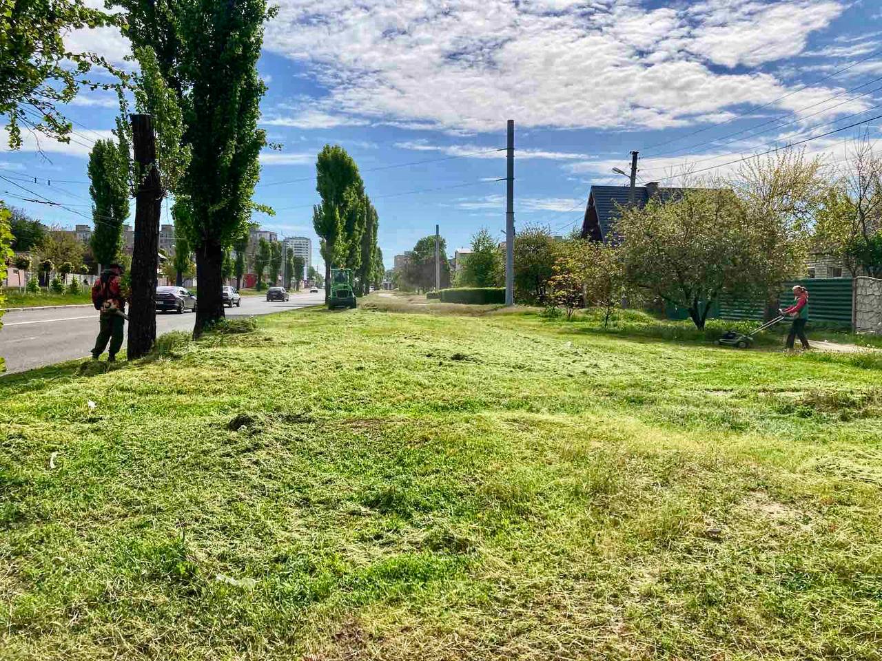 Харківські комунальники продовжують упорядковувати місто