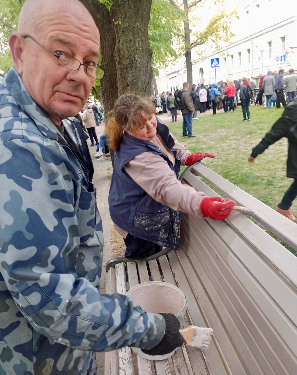 У Харкові приводять до ладу лави та огорожі