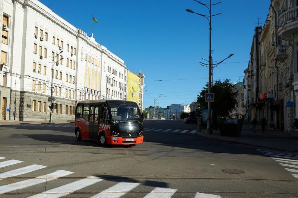 У Харкові почали курсувати автобуси та тролейбуси