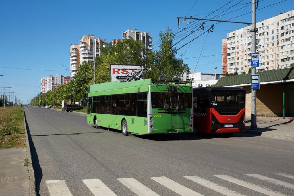 У Харкові почали курсувати автобуси та тролейбуси