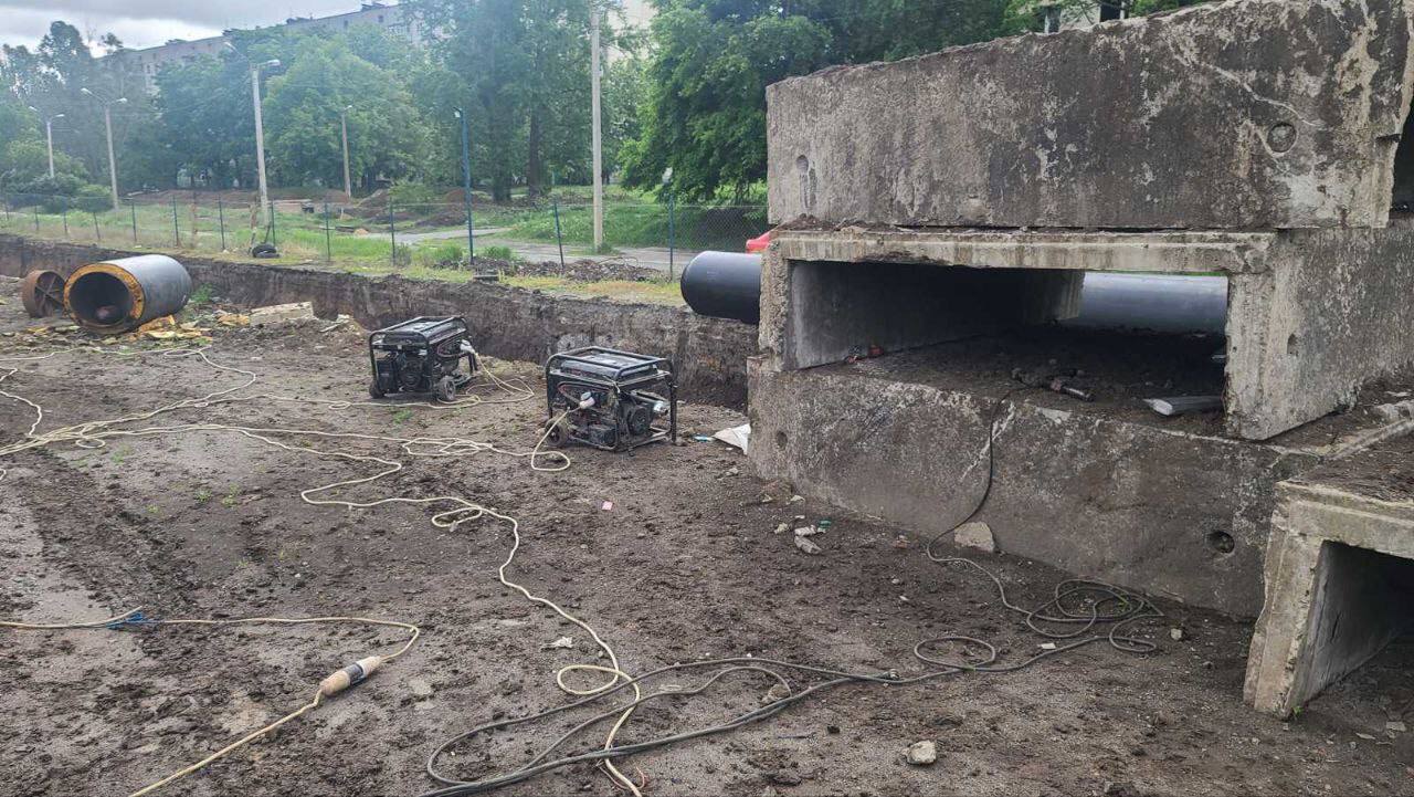 На вулиці Бучми продовжують реконструювати тепломагістраль