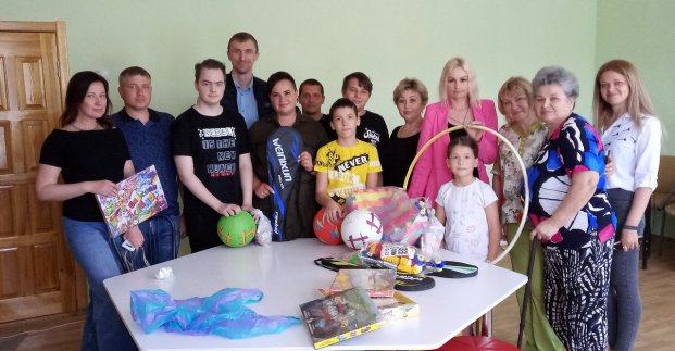 Дітей-переселенців із небезпечних районів привітали зі святом