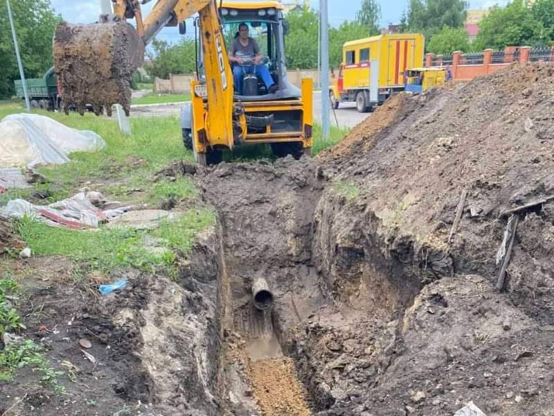 У Київському районі відновлюють пошкоджені водоводи