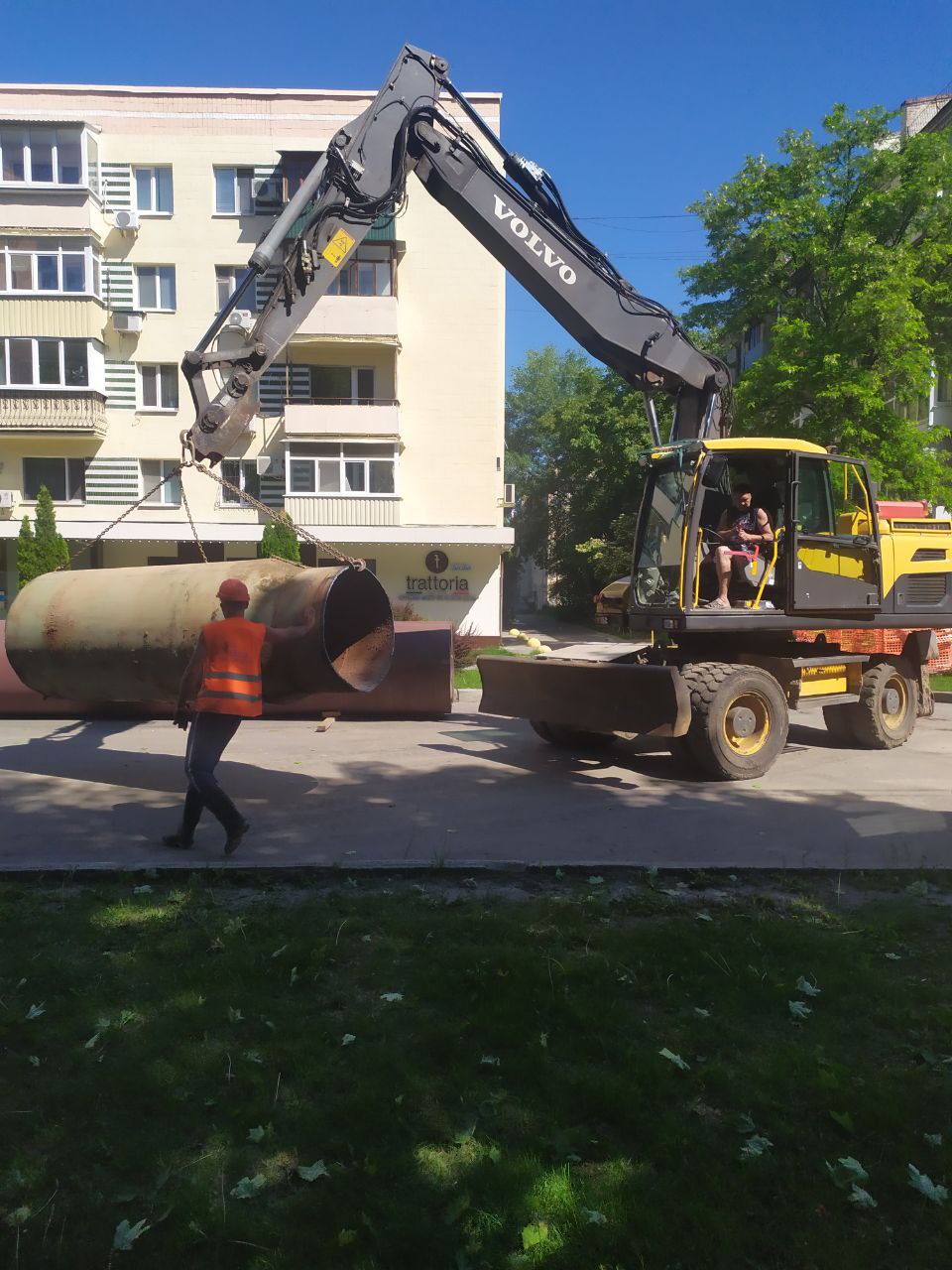 У Шевченківському районі перекладають магістральні тепломережі