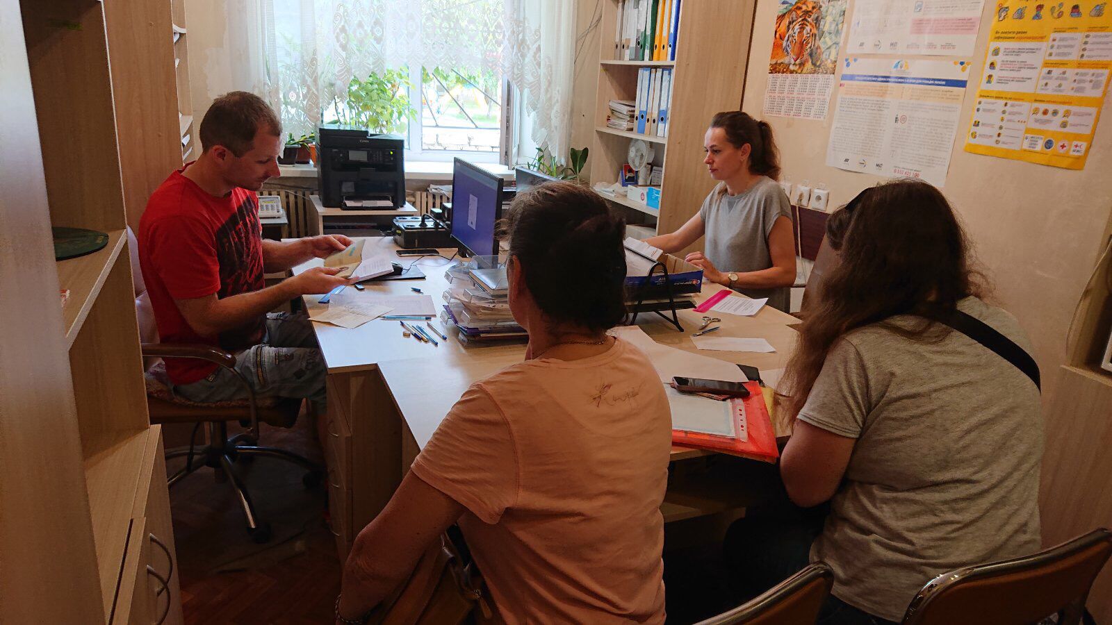 В Основ’янському районі продовжують надавати соціальну допомогу