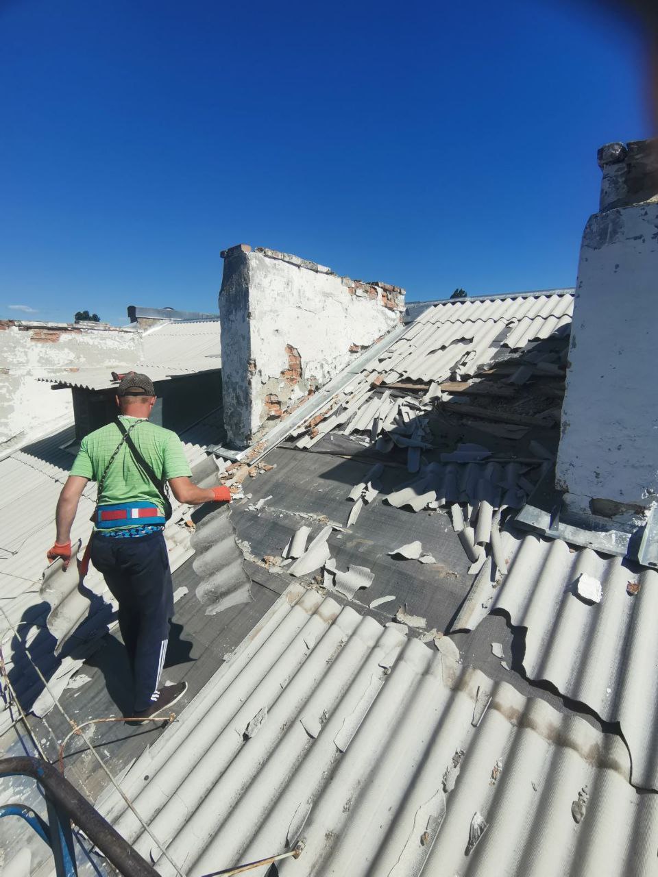 У Харкові продовжують ліквідовувати наслідки обстрілів