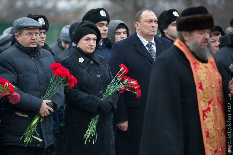 До могил жертв голодоморів поклали квіти