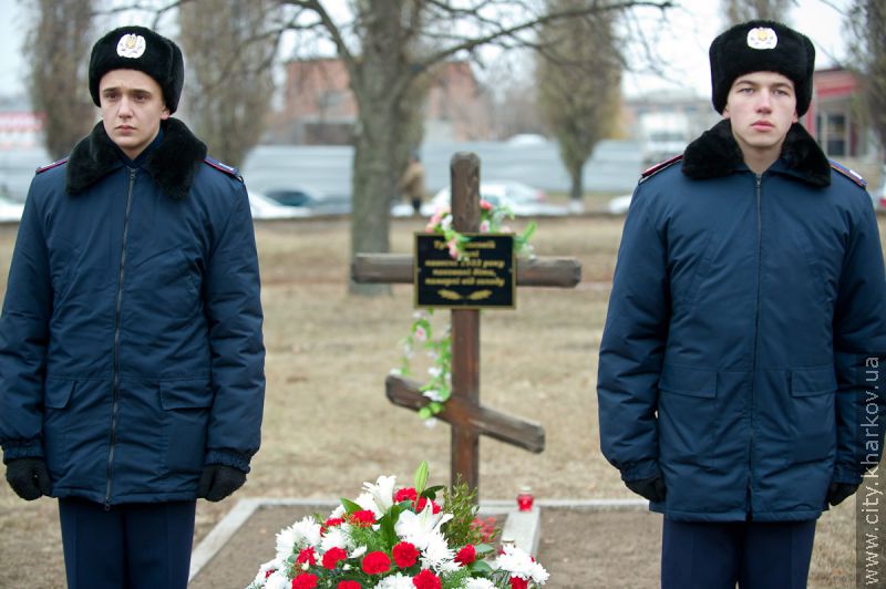 До могил жертв голодоморів поклали квіти