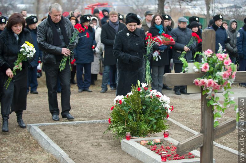 До могил жертв голодоморів поклали квіти