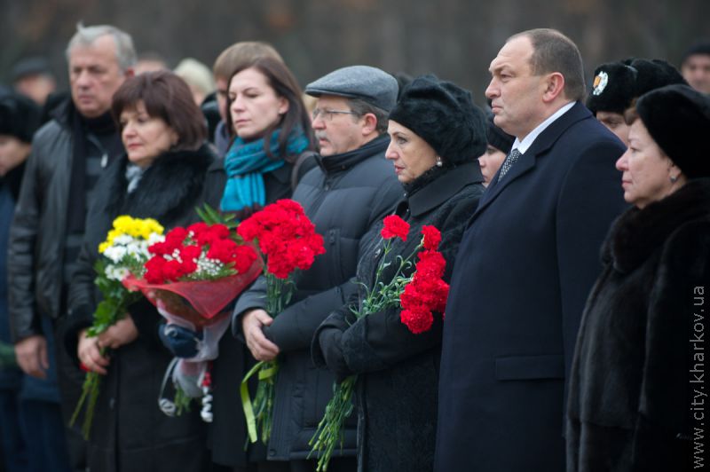До могил жертв голодоморів поклали квіти