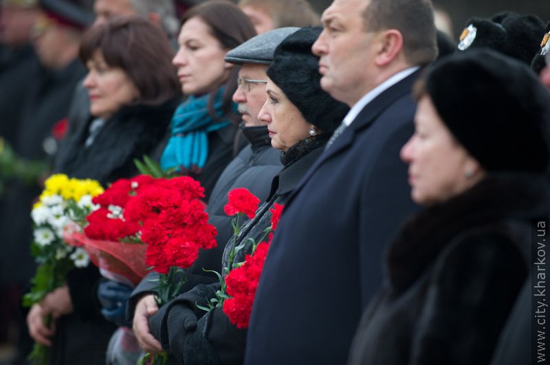 До могил жертв голодоморів поклали квіти
