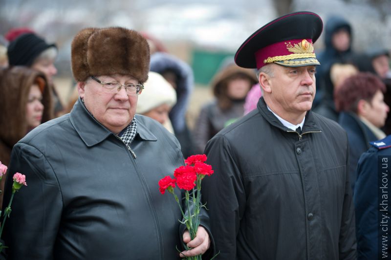 До могил жертв голодоморів поклали квіти