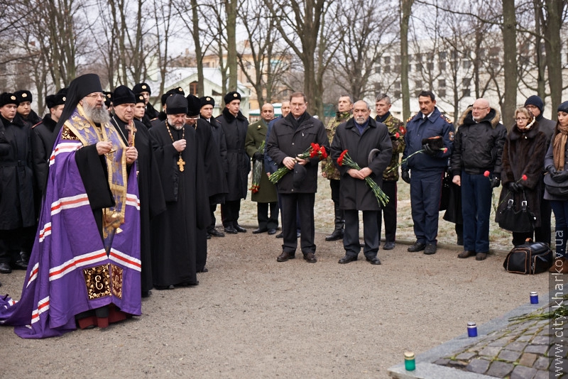 До могил жертв голодоморів поклали квіти