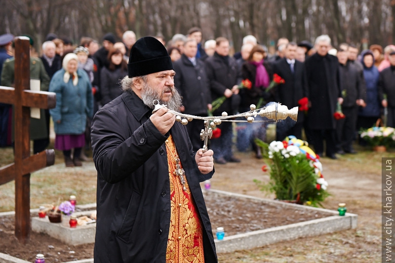 До могил жертв голодоморів поклали квіти