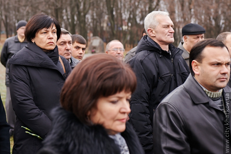 До могил жертв голодоморів поклали квіти