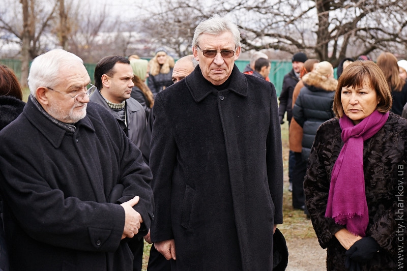 До могил жертв голодоморів поклали квіти