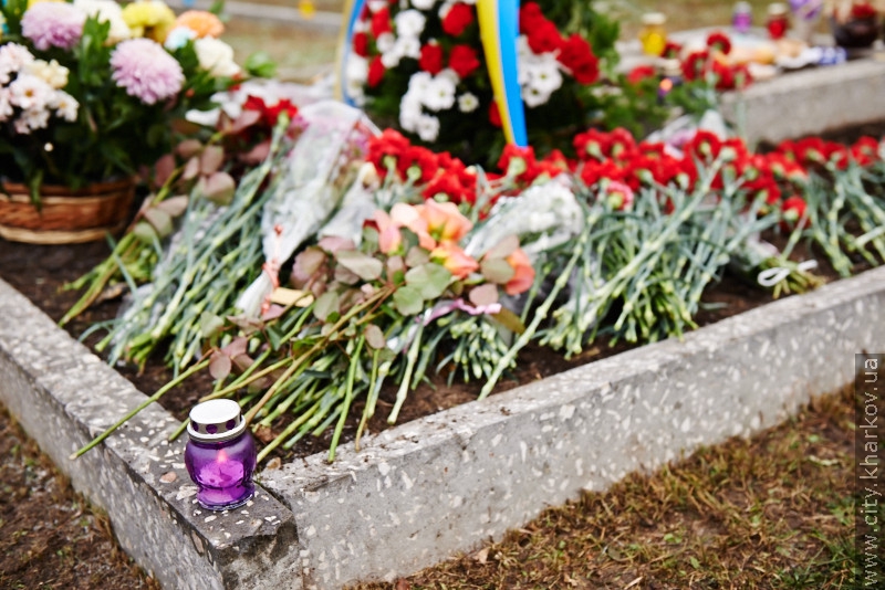 До могил жертв голодоморів поклали квіти
