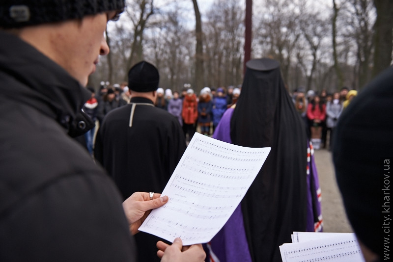 До могил жертв голодоморів поклали квіти
