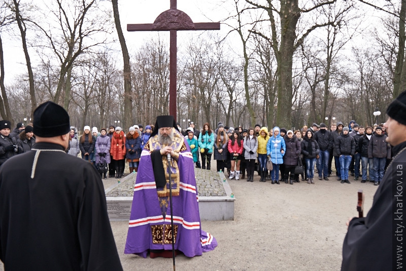 До могил жертв голодоморів поклали квіти