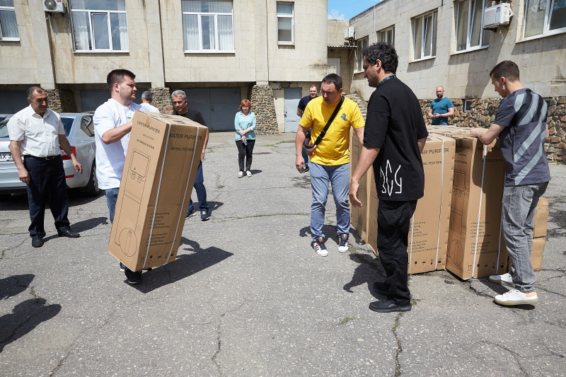 Для харківських лікарень передали очищувачі води