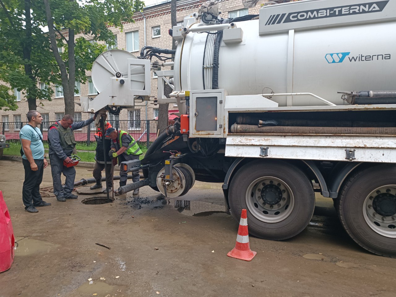 Мережі водовідведення Київського району готують до опалювального сезону